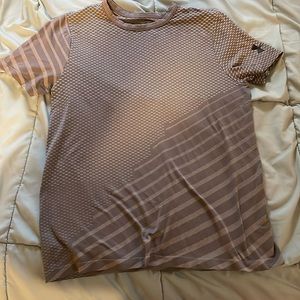 Gray elastic under armor short sleeve tee